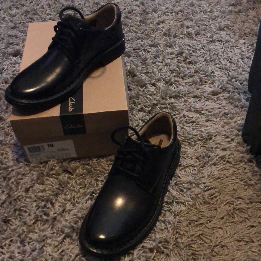 Black leather Clarks dress shoes